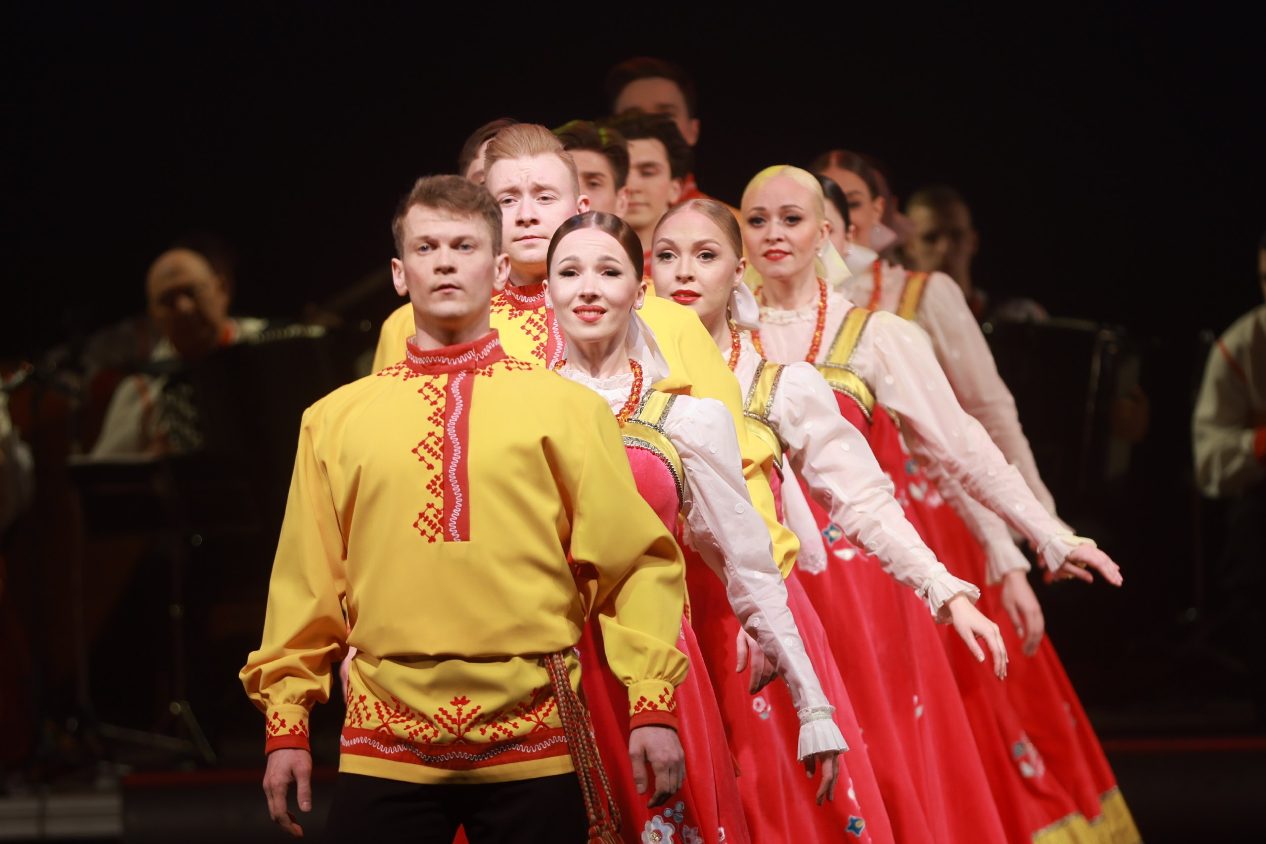 Неделя торжеств по случаю 100-летия Северного хора завершилась большими концертами в драмтеатре Архангельска Неделя торжеств по случаю 100-летия Северного хора завершилась большими концертами в драмтеатре Архангельска