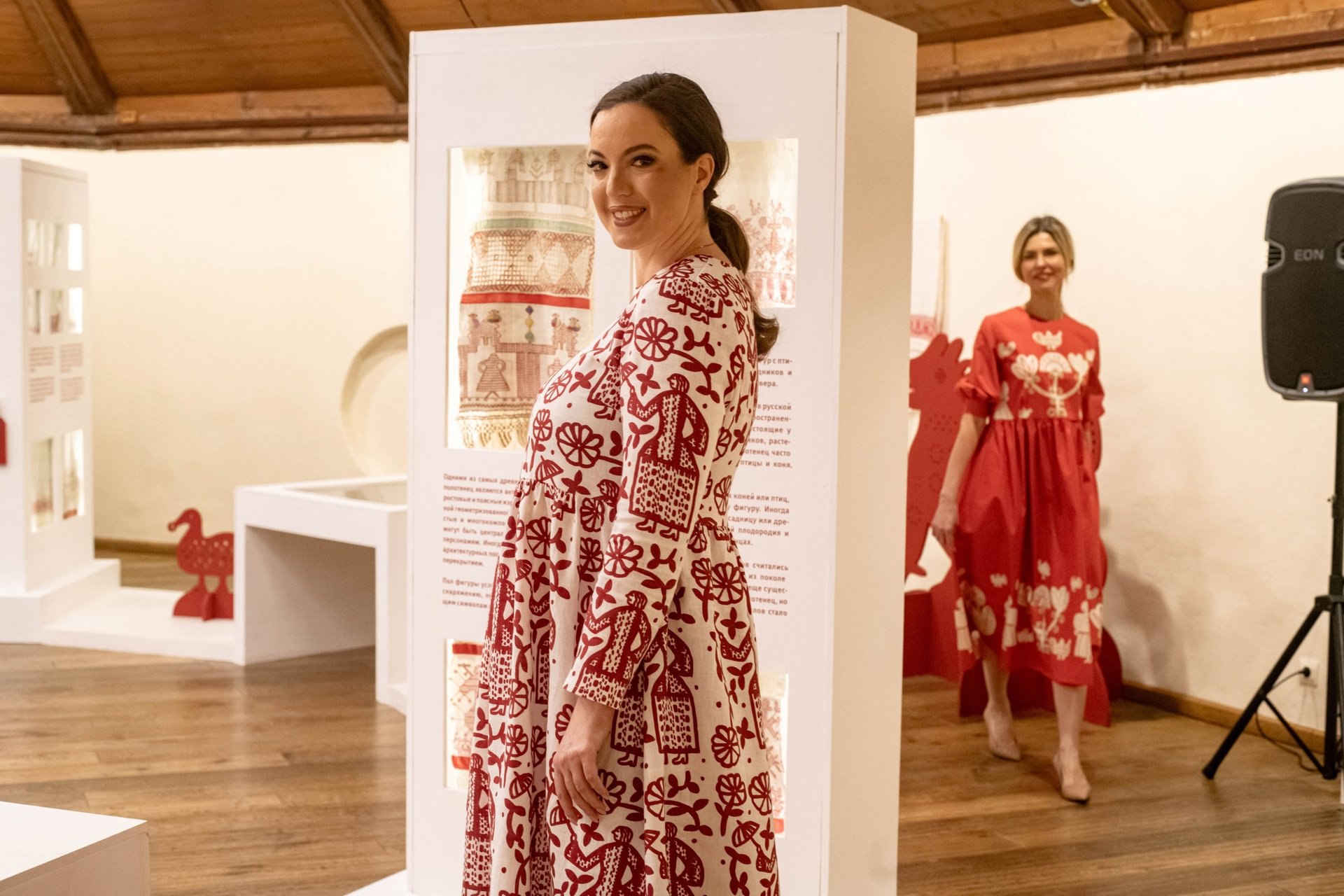 В Гостиных дворах завершила свою работу выставка «Полотенце. История длиною в жизнь» В Гостиных дворах завершила свою работу выставка «Полотенце. История длиною в жизнь»