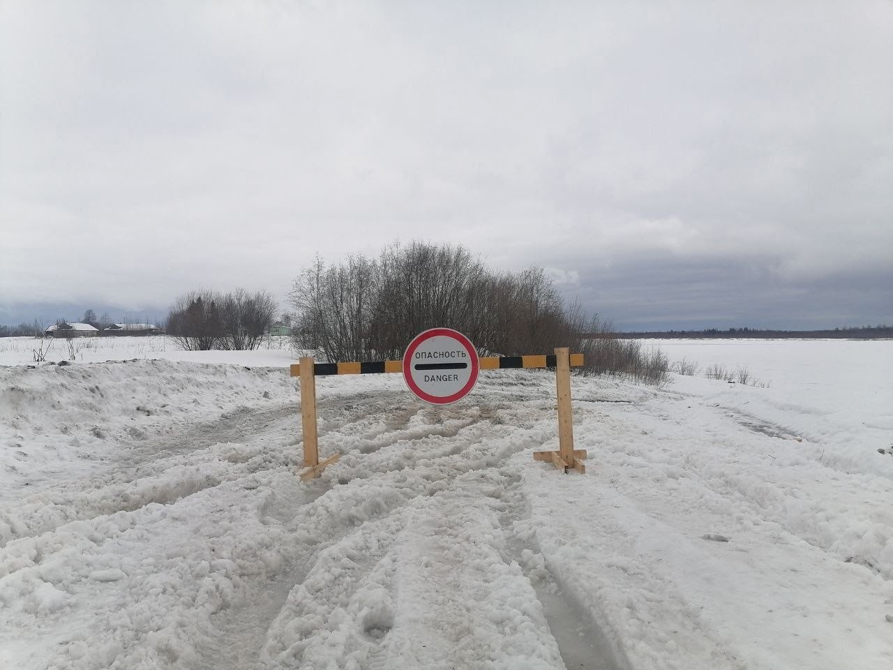 В связи с потеплением стремительно понижается грузоподъёмность автомобильных ледовых переправ