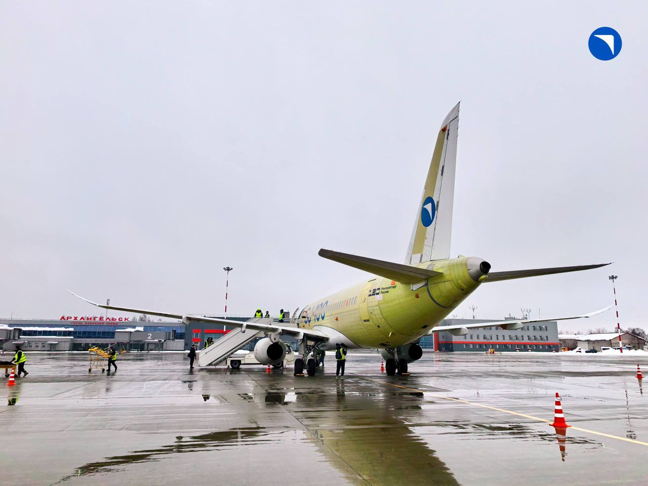 Импортозамещенный SJ-100 прибыл для "ледяных" испытаний в Архангельске Импортозамещенный SJ-100 прибыл для "ледяных" испытаний в Архангельске