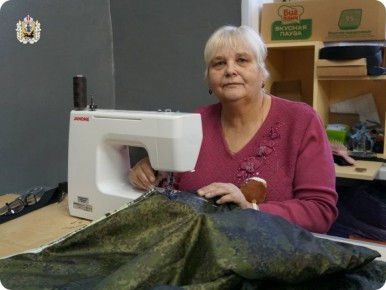 Жительница Коношского района Вера Калинина помогает бойцам на передовой