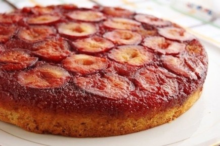 Как испечь превосходный сливовый пирог-перевертыш