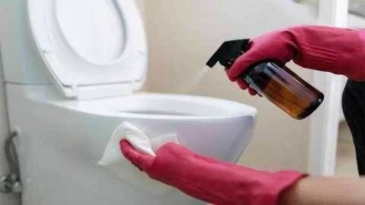 Как победить известковый налет на унитазе?