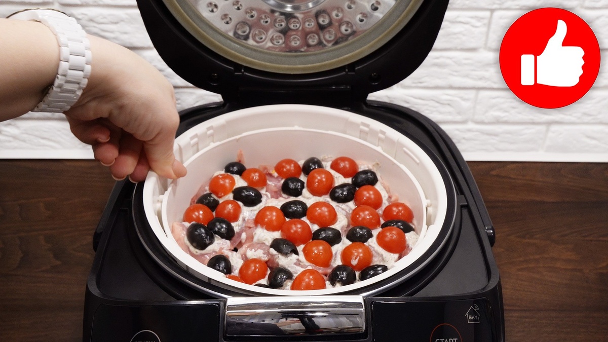 Нежная курица с помидорами и маслинами в мультиварке