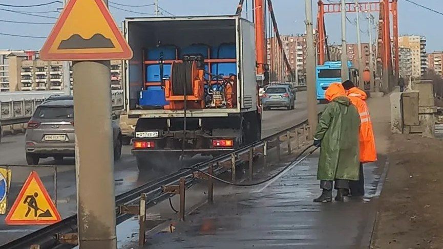 Весенний душ для архангельских мостов