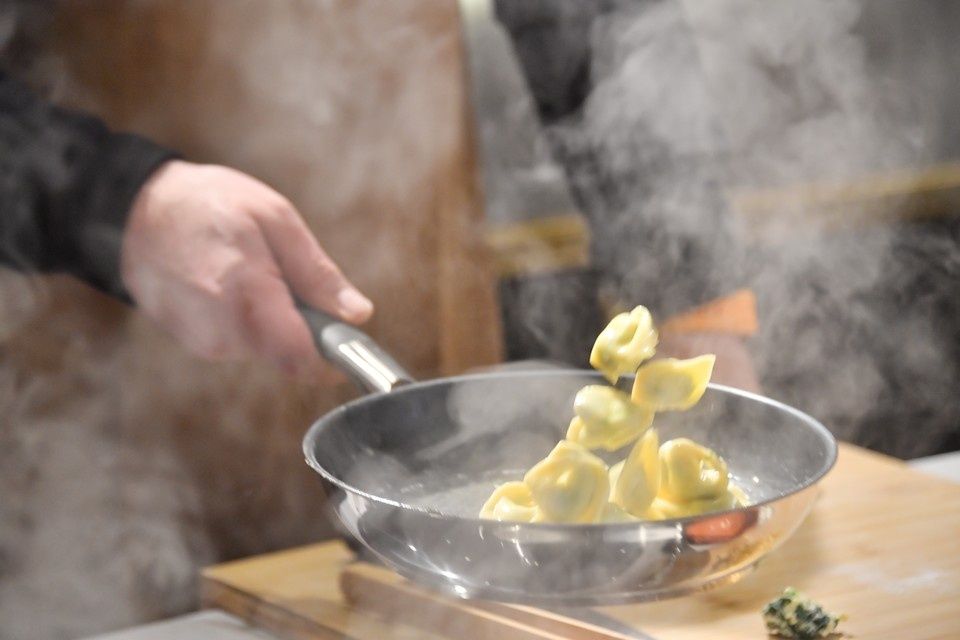 Челябинская компания получит грант на создание инновационного кухонного оборудования