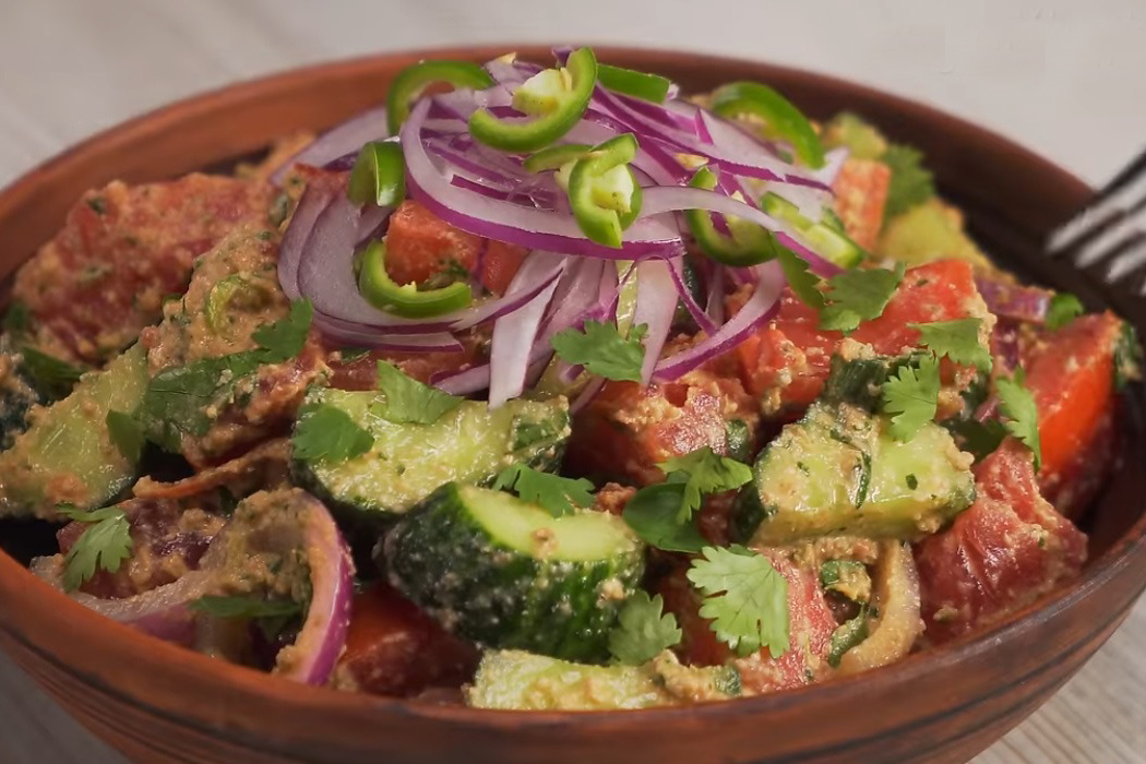 Грузинский салат с ореховым соусом: свежесть, простота и оригинальность на вашем столе