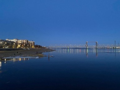 Пока река со стороны морвокзала в Архангельске выглядит так