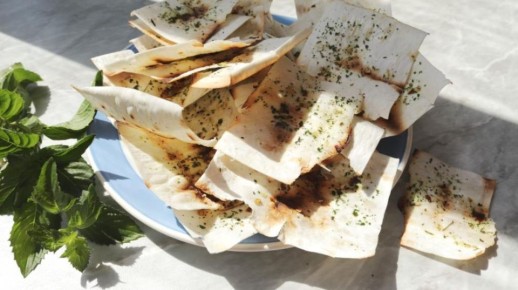 Легкие и хрустящие чипсы из лаваша: рецепт, который покорит даже самых маленьких