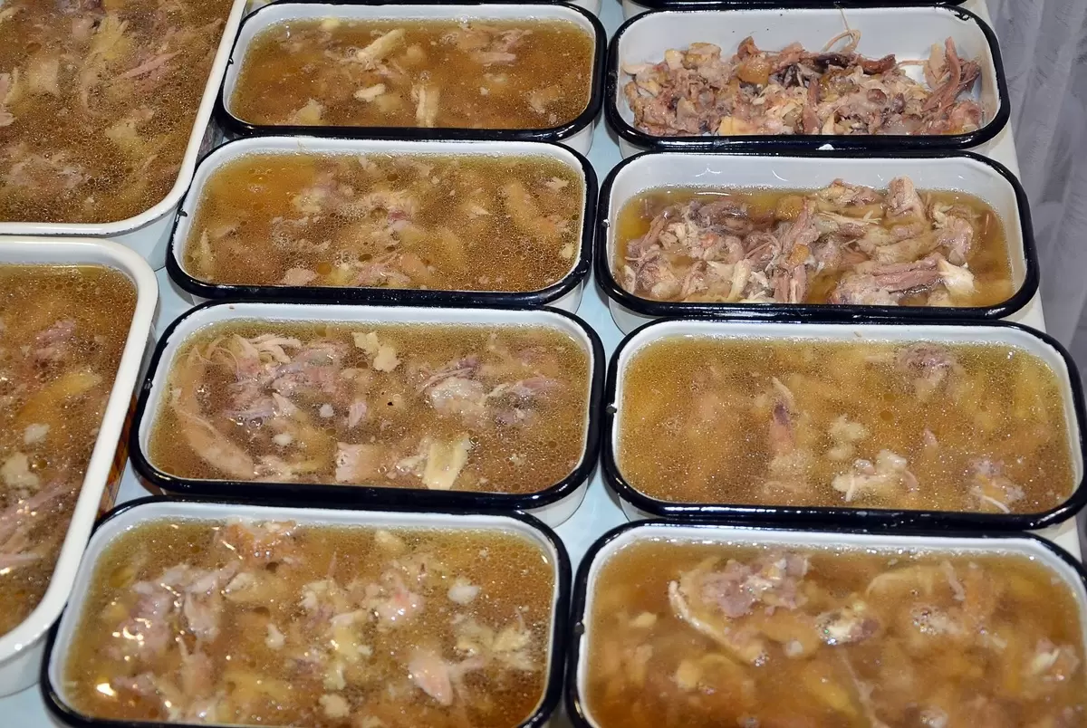 Холодец: искусство приготовления и удивительные рецепты для любого праздника