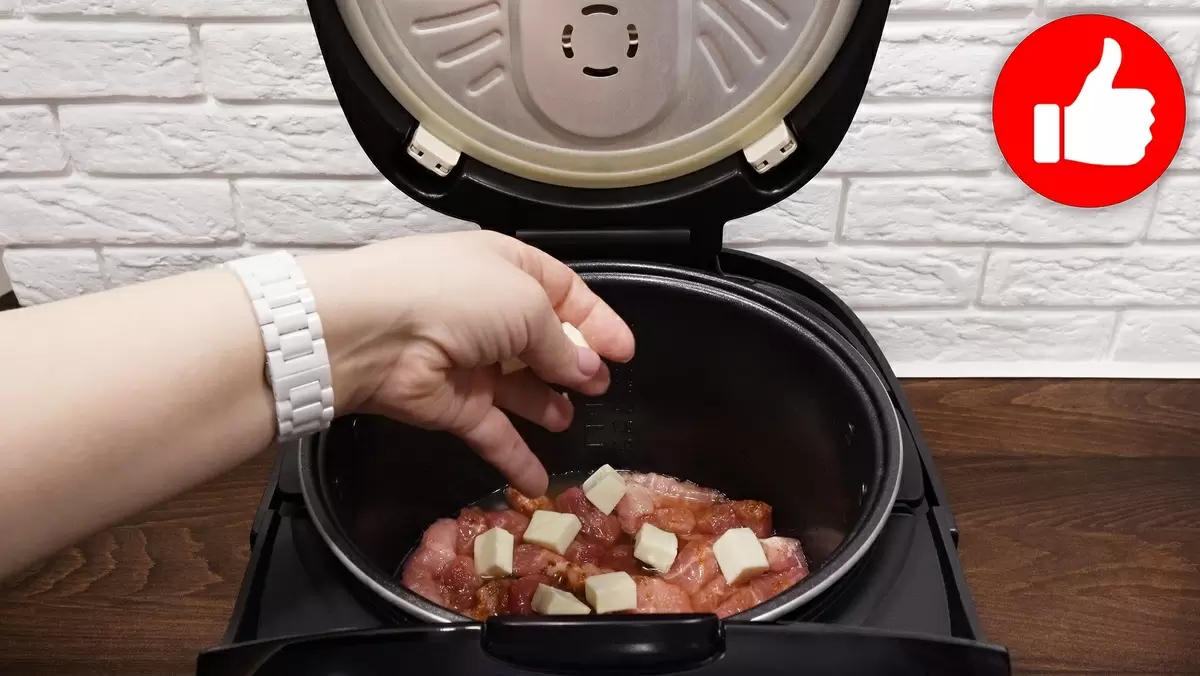 Нежная свинина в сливочно-сырном соусе: простой рецепт для мультиварки