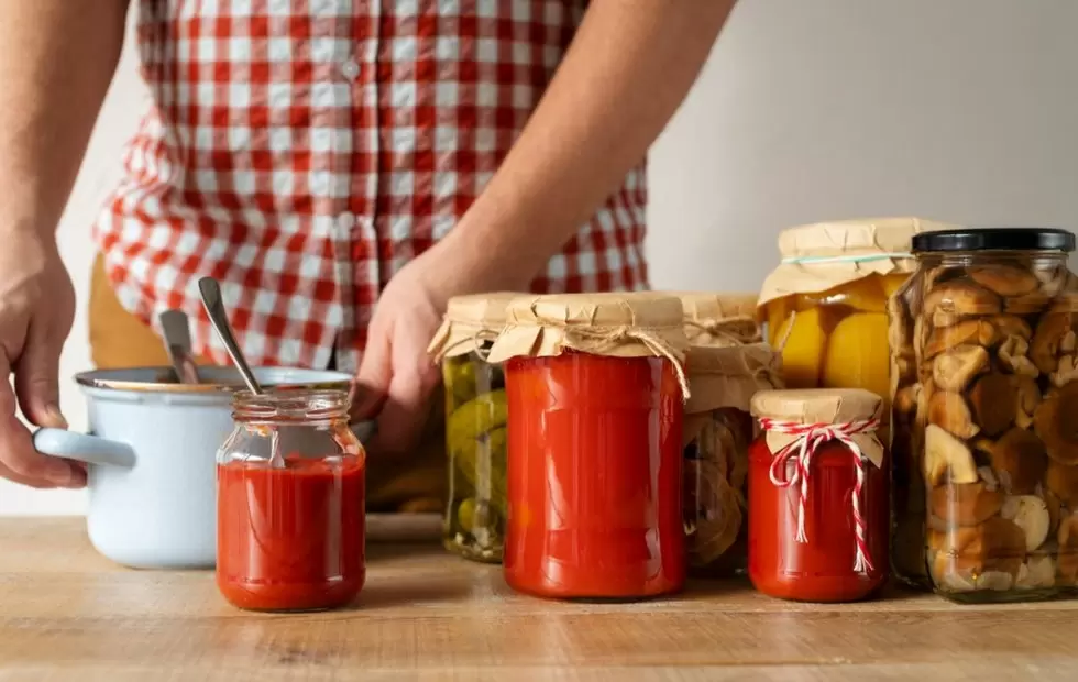 Как домашние заготовки помогают сохранить традиции и вкус лета круглый год