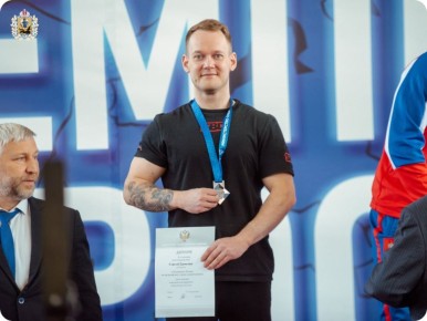 Тяжелоатлет из Архангельской области Сергей Ермолин завоевал две медали чемпионата России по пауэрлифтингу