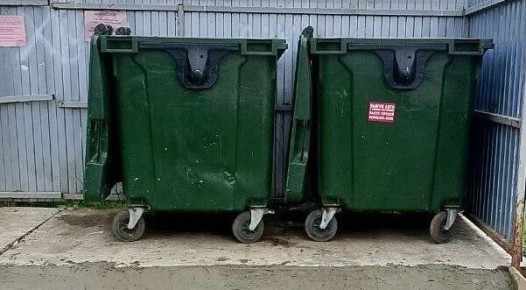 Мусор вываливается из баков? Напишите адрес в комментариях к посту