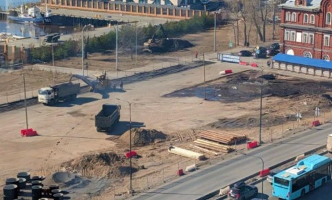 На площади Профсоюзов в Архангельске начали фрезерование асфальта под пешеходную зону