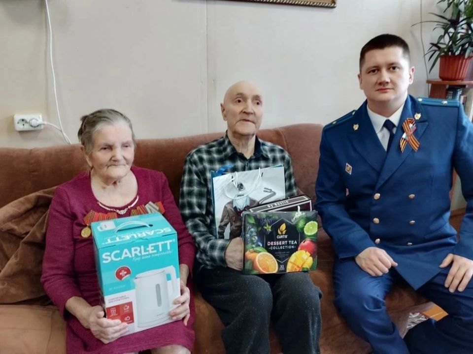 В преддверии празднования 81-й годовщины Победы в Великой Отечественной войне работники прокуратуры посетили ветеранов В преддверии празднования 81-й годовщины Победы в Великой Отечественной войне работники прокуратуры посетили ветеранов