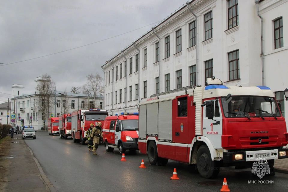 Сотрудники Главного управления МЧС России по Архангельской области приняли участие в учениях на объекте Росгвардии