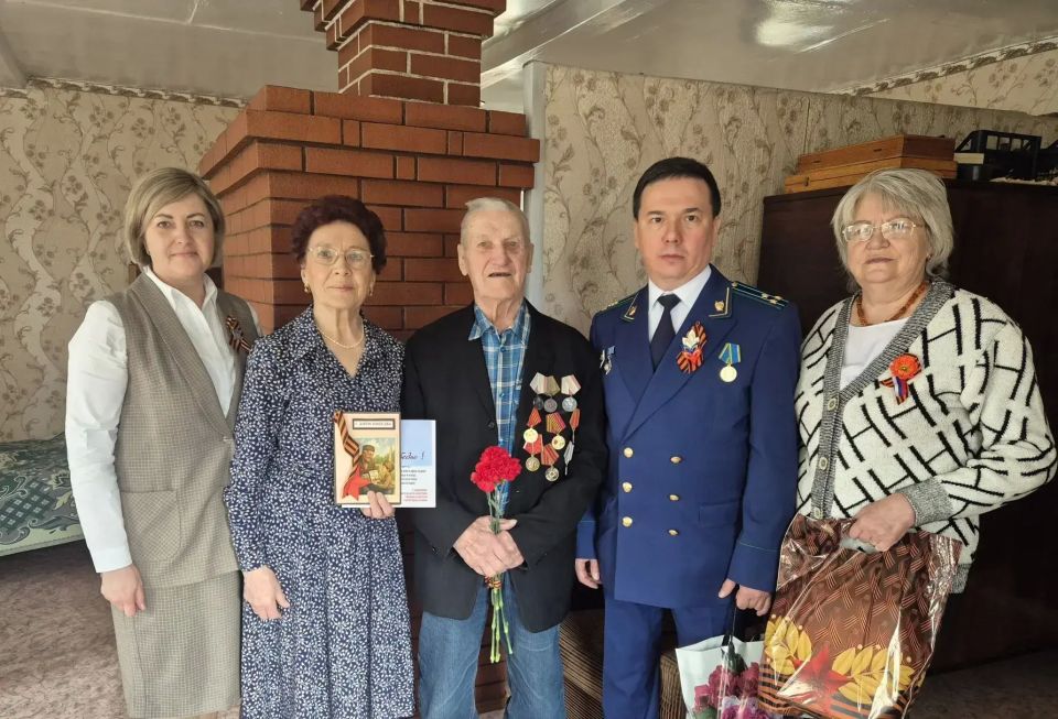 В преддверии празднования 81-й годовщины Победы в Великой Отечественной войне работники прокуратуры посетили ветеранов В преддверии празднования 81-й годовщины Победы в Великой Отечественной войне работники прокуратуры посетили ветеранов