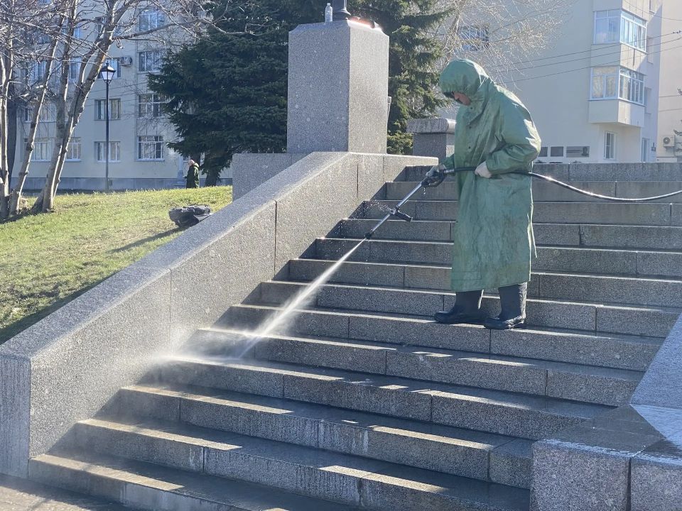 Памятники на центральной набережной привели в порядок