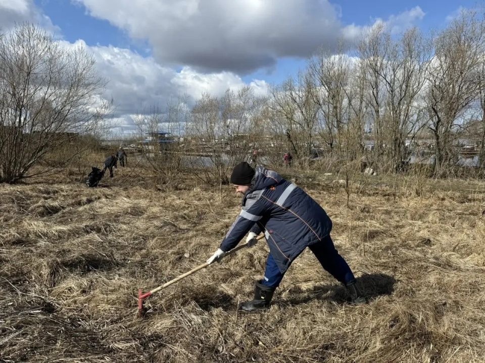 Общий вклад в чистоту: сегодня подключились к наведению порядка сотрудники компании «АГД Даймондс» Общий вклад в чистоту: сегодня подключились к наведению порядка сотрудники компании «АГД Даймондс»