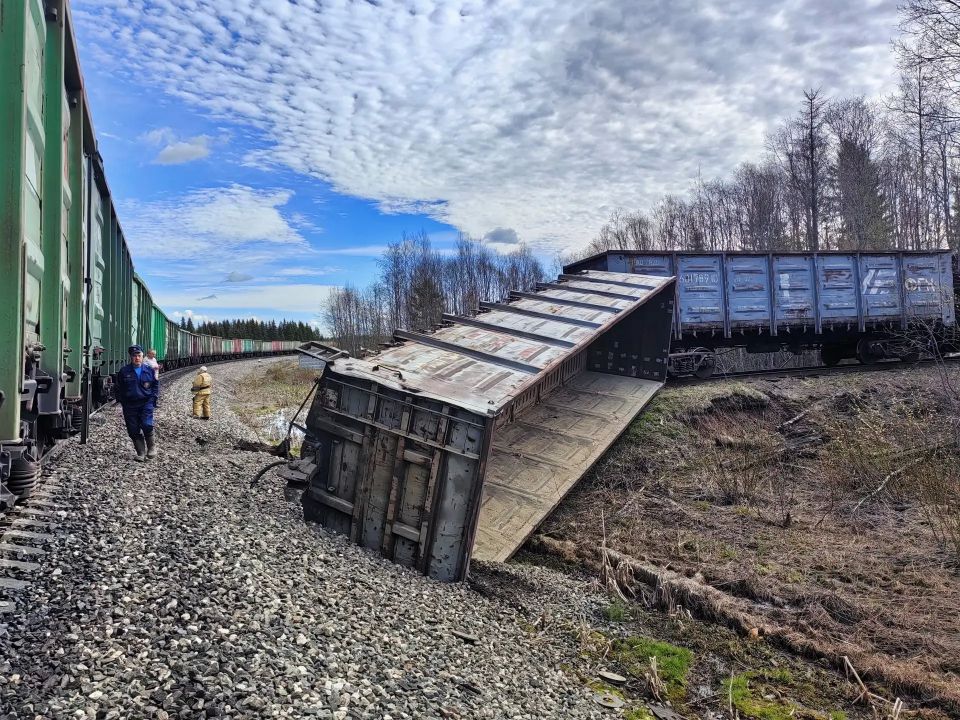В Устьянском округе из-за схода с рельсов вагонов остановлено движение на перегоне Кизема — Лойга