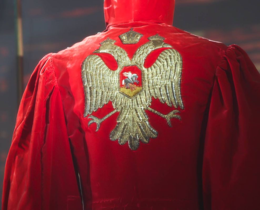 Редкие шедевры золотного шитья представил музей-заповедник «Царское Село» на выставке «Северное солнце» в Нижнем Новгороде Редкие шедевры золотного шитья представил музей-заповедник «Царское Село» на выставке «Северное солнце» в Нижнем Новгороде
