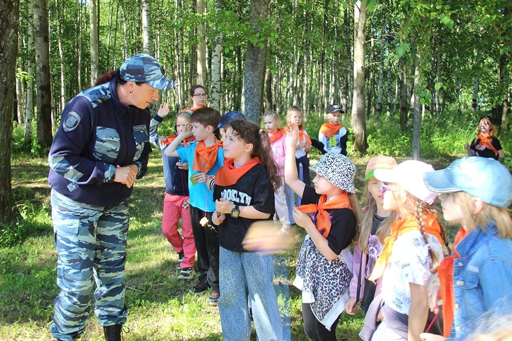 Полицейские-кинологи приняли участие в профориентационном мероприятии для юных жителей города Новодвинска Полицейские-кинологи приняли участие в профориентационном мероприятии для юных жителей города Новодвинска