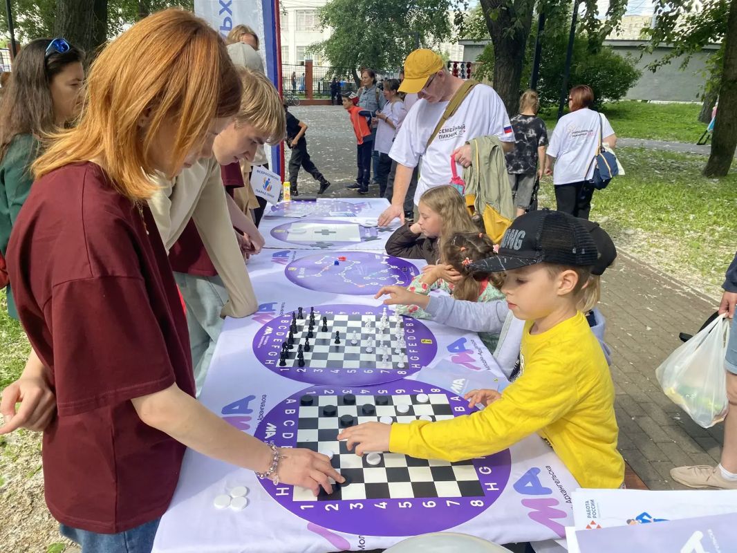 Сегодня Петровский парк стал центром семейного тепла Сегодня Петровский парк стал центром семейного тепла