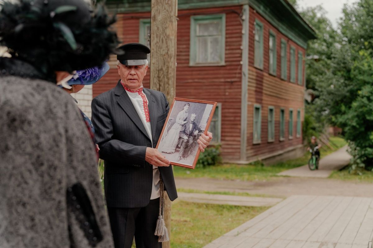 Пинежский городовой! Улицы Пинеги превратились в купеческий город XIX века! Пинежский городовой! Улицы Пинеги превратились в купеческий город XIX века!
