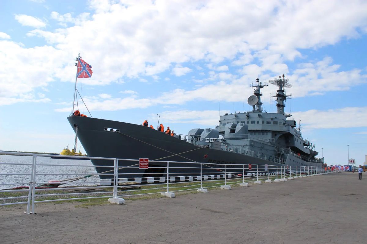 Корабль «Перекоп» всё ещё в Архангельске — и ждёт вас на борт Корабль «Перекоп» всё ещё в Архангельске — и ждёт вас на борт