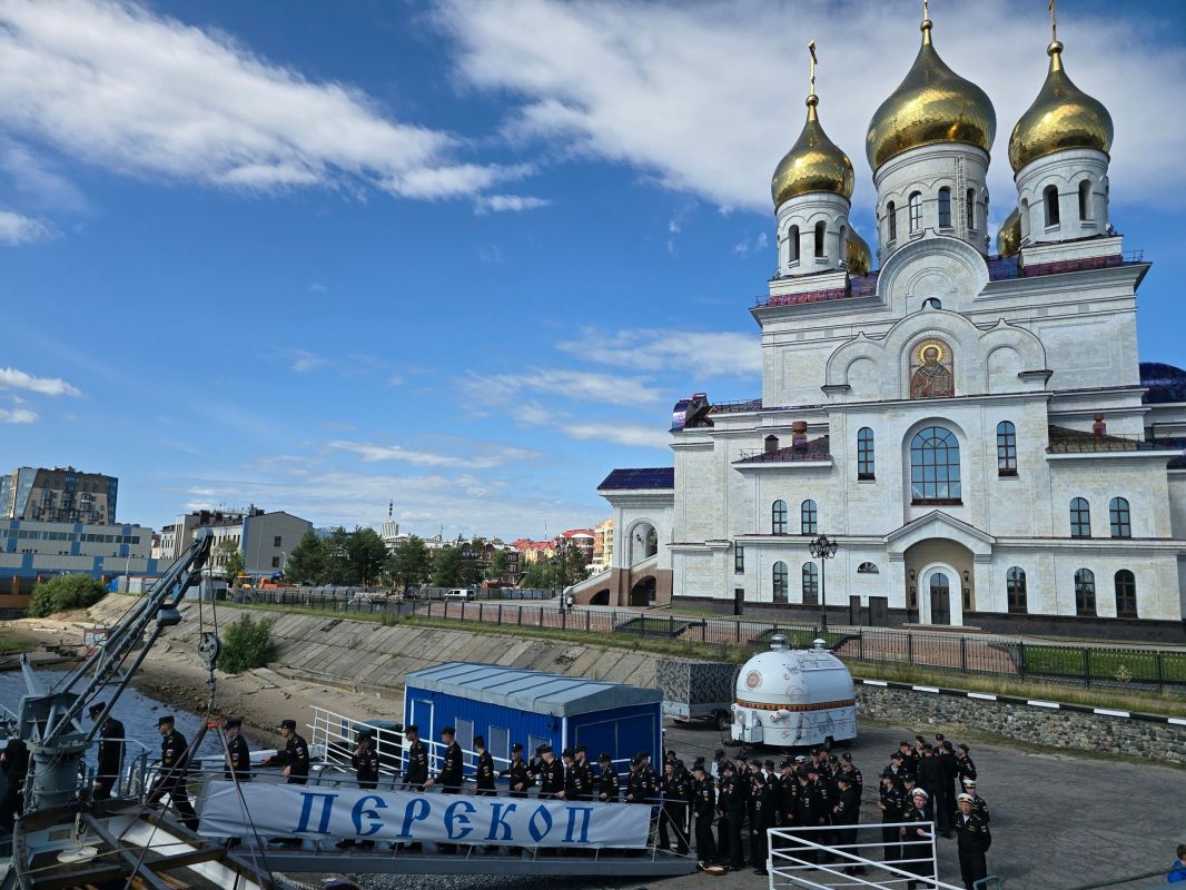 Корабль «Перекоп» ждет архангелогородцев на борт Корабль «Перекоп» ждет архангелогородцев на борт