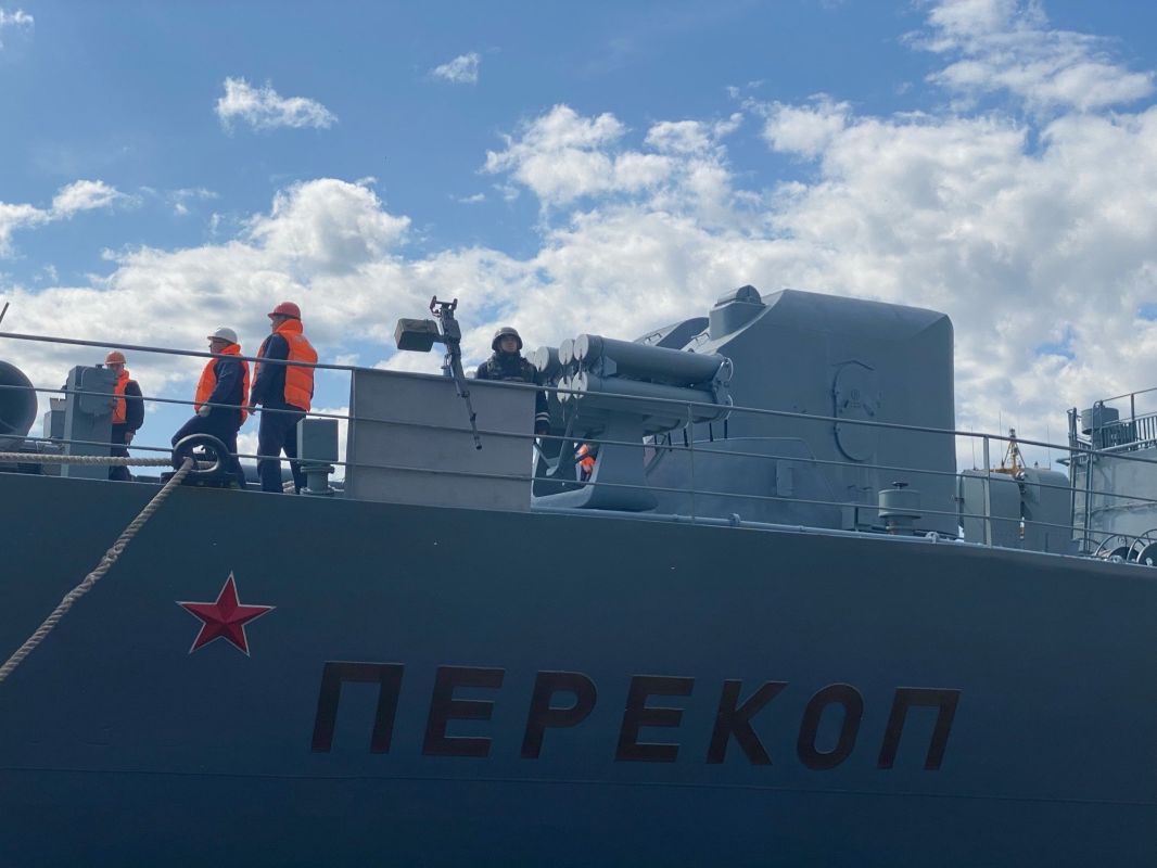Корабль «Перекоп» ждет архангелогородцев на борт Корабль «Перекоп» ждет архангелогородцев на борт