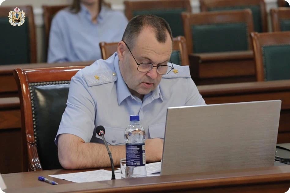 В областном правительстве прошло оперативное совещание под руководством губернатора Александра Цыбульского В областном правительстве прошло оперативное совещание под руководством губернатора Александра Цыбульского