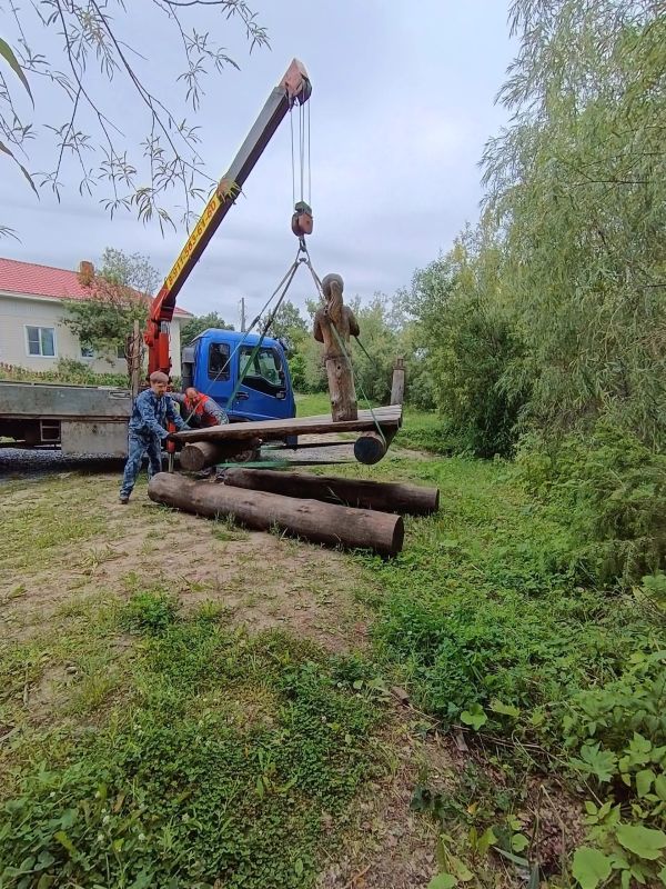Деревянные скульптуры из Никольского сквера переехали, но остались в Соломбальском округе Деревянные скульптуры из Никольского сквера переехали, но остались в Соломбальском округе