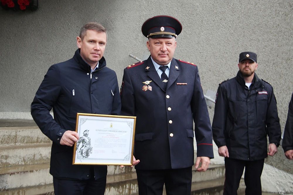 Глава города Северодвинска передал сотрудникам полиции квадроцикл для патрулирования прибрежной зоны острова Ягры Глава города Северодвинска передал сотрудникам полиции квадроцикл для патрулирования прибрежной зоны острова Ягры