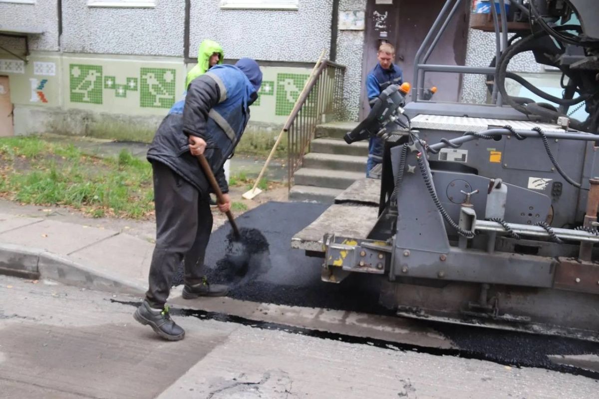 Игорь Арсентьев: Завершаем сезон ремонта внутридворовых проездов Игорь Арсентьев: Завершаем сезон ремонта внутридворовых проездов