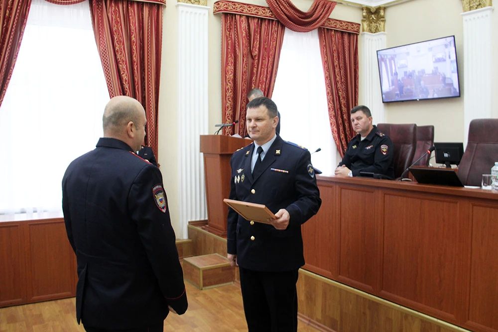 Врио начальника регионального УМВД поздравил сотрудников уголовного розыска с профессиональным праздником Врио начальника регионального УМВД поздравил сотрудников уголовного розыска с профессиональным праздником