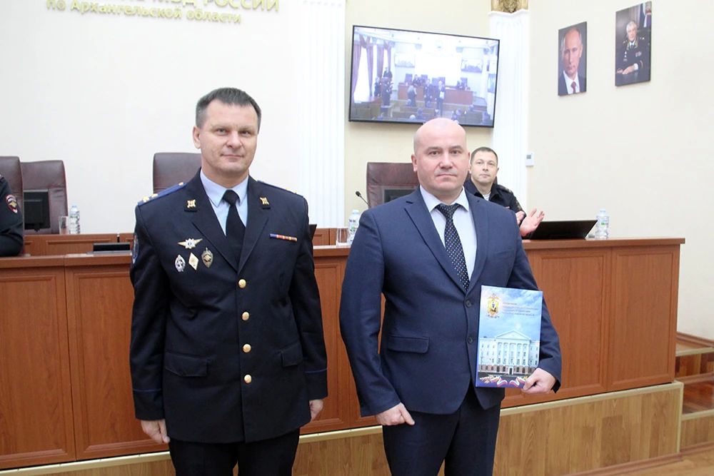 Врио начальника регионального УМВД поздравил сотрудников уголовного розыска с профессиональным праздником Врио начальника регионального УМВД поздравил сотрудников уголовного розыска с профессиональным праздником