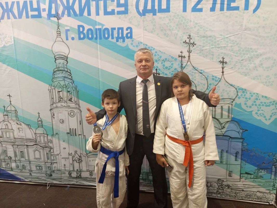 Юные вельчане привезли медали с Первенства России по джиу-джитсу! Юные вельчане привезли медали с Первенства России по джиу-джитсу!