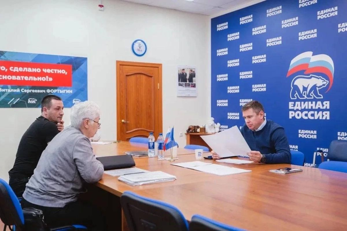 Игорь Арсентьев: Сегодня провёл личный приём граждан в региональной общественной приёмной партии «Единая Россия» Игорь Арсентьев: Сегодня провёл личный приём граждан в региональной общественной приёмной партии «Единая Россия»
