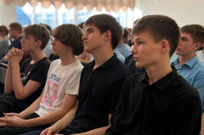 Для учащихся 9–10 классов школы №4 города Мирного провели профилактическую беседу