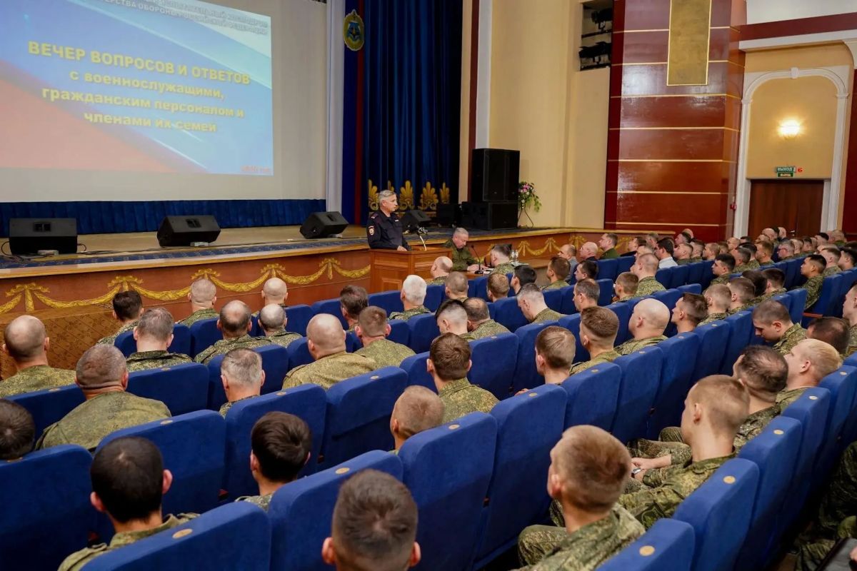 Полицейские рассказали военнослужащим космодрома о наиболее распространенных схемах мошенничества Полицейские рассказали военнослужащим космодрома о наиболее распространенных схемах мошенничества