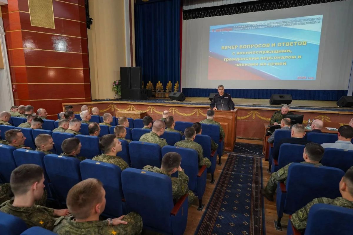 Полицейские рассказали военнослужащим космодрома о наиболее распространенных схемах мошенничества Полицейские рассказали военнослужащим космодрома о наиболее распространенных схемах мошенничества