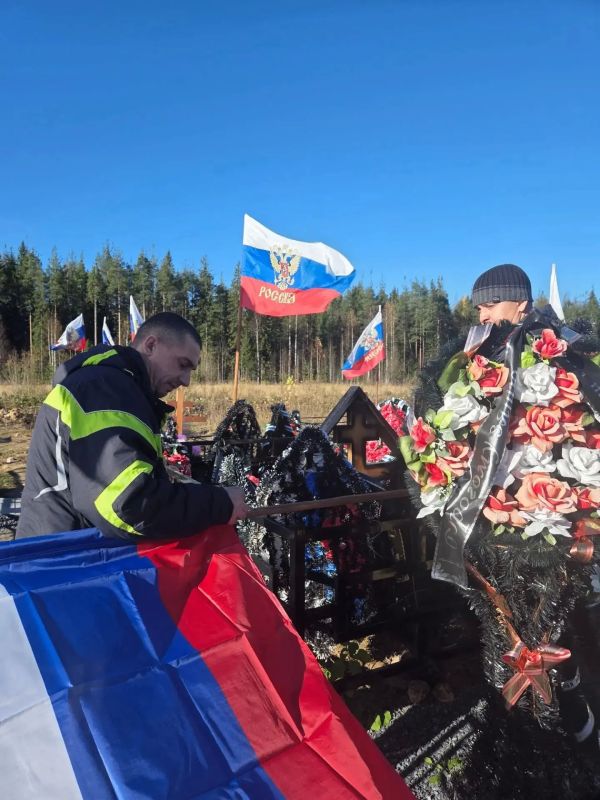 «Память — это действия»: на Аллее Славы в Мирном навели порядок «Память — это действия»: на Аллее Славы в Мирном навели порядок