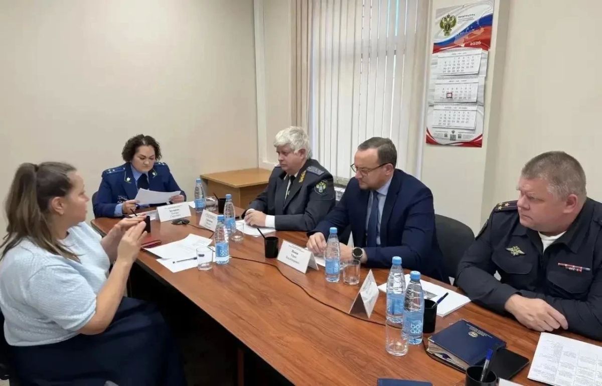 В прокуратуре Архангельской области и Ненецкого автономного округа проведен личный прием граждан по вопросам исполнения законов в сфере безопасности дорожного движения В прокуратуре Архангельской области и Ненецкого автономного округа проведен личный прием граждан по вопросам исполнения законов в сфере безопасности дорожного движения
