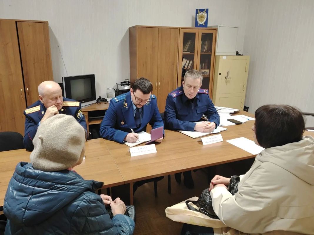 Руководитель Котласского межрайонного следственного отдела принял участие в приеме граждан Руководитель Котласского межрайонного следственного отдела принял участие в приеме граждан