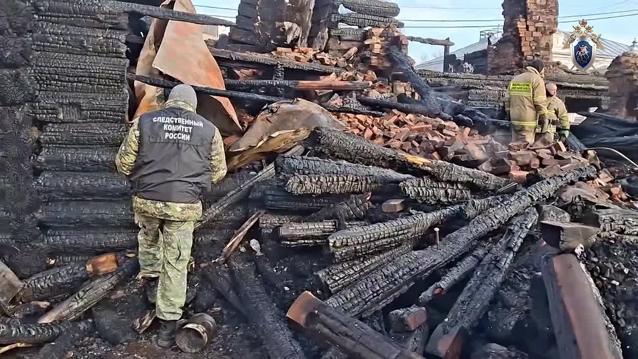 Пять человек погибли при пожаре в историческом доме в Каргополе