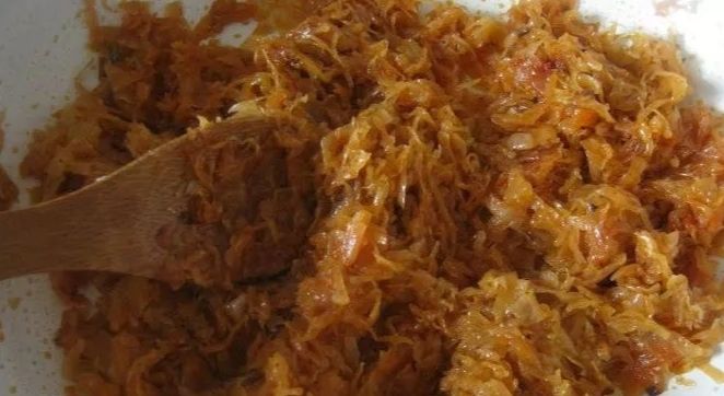 Тушеная квашеная капуста: секреты вкусного гарнира