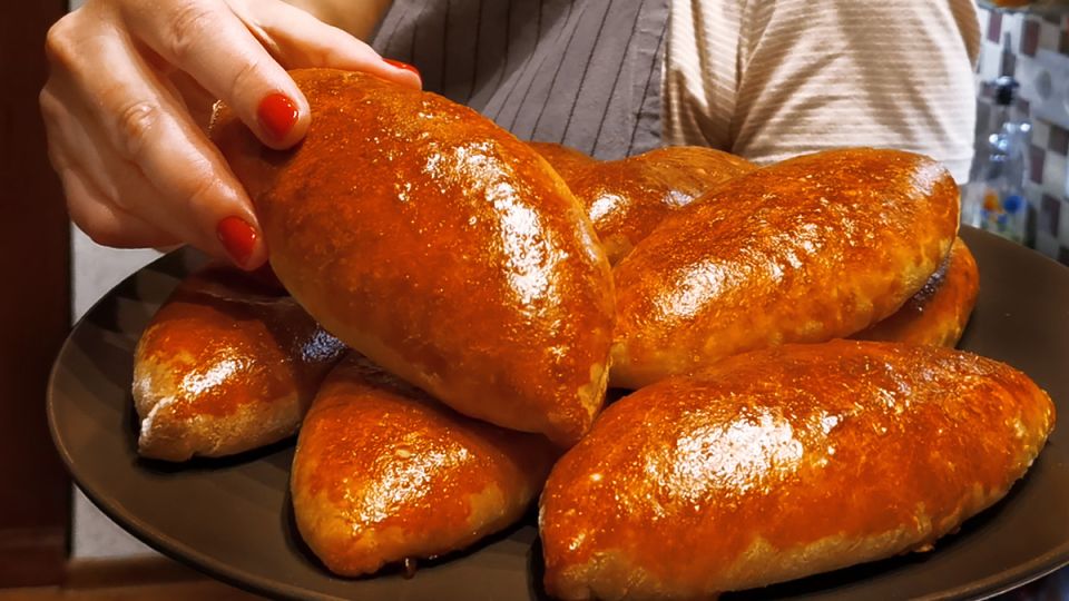 Простота и вкус: идеальные пирожки с яблоками, которые удивят всех