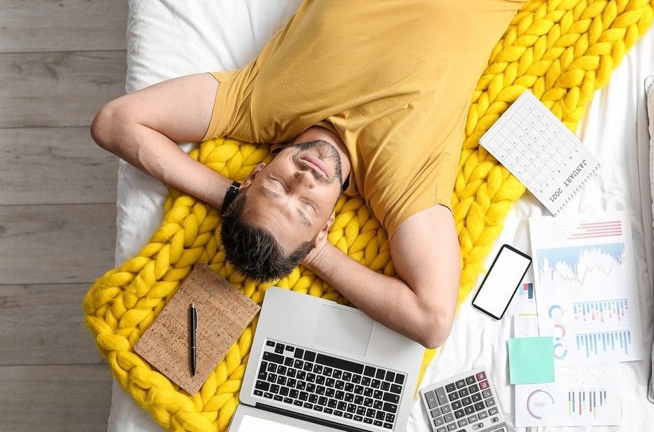 Новые законы ноября 2025 года: как изменятся налоги, пенсии и обязанность нотариусов